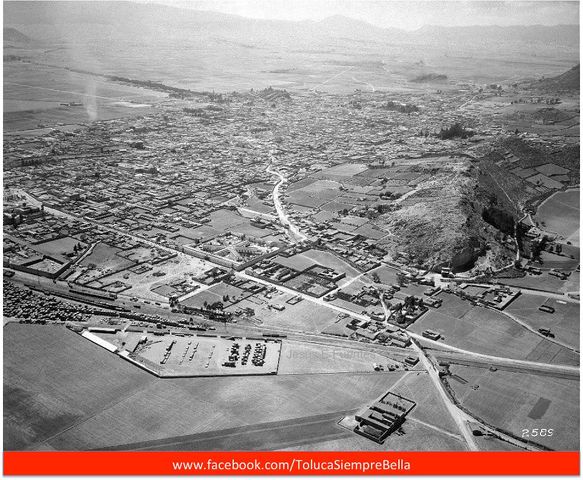 Fotografia aerea de TOLUCA, tomada por la colonia Huitzila.
