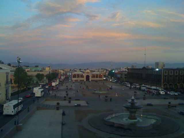 LA PLAZA ÁNGEL MARÍA GARIBAY Y EL COSMOVITRAL