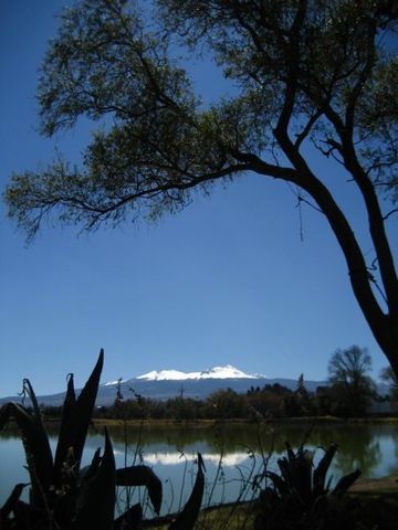 VISTA PANORÁMICA DEL NEVADO DE TOLUCA DESDE LA LAGUNA DE OJUELOS EN SU ORILLA NORTE